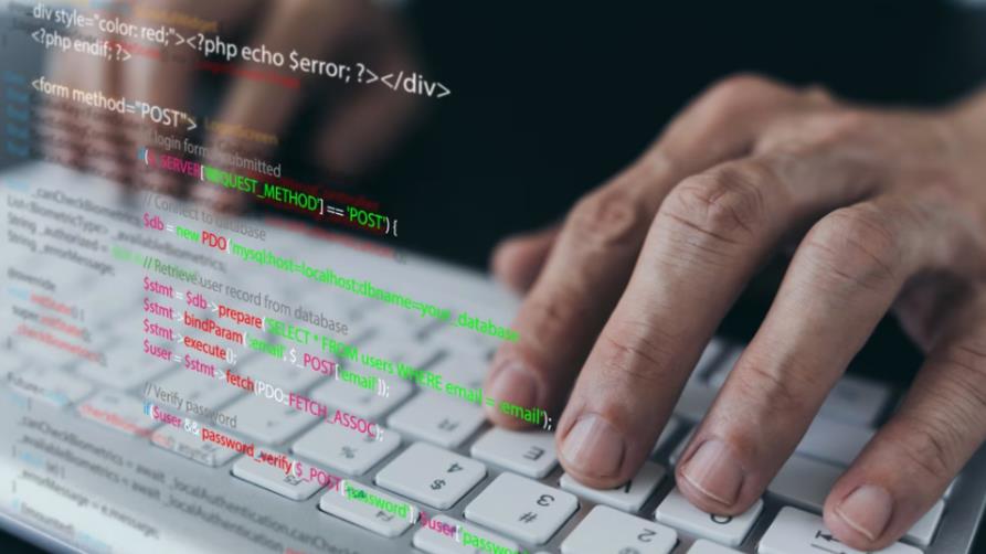 松江区小程序定制开发公司视角下SQL与T-SQL的差异化应用解析